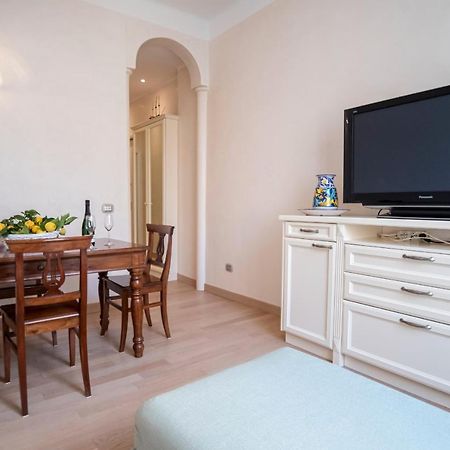Noliday Suite Riviera Luxury Sea Flat מראה חיצוני תמונה